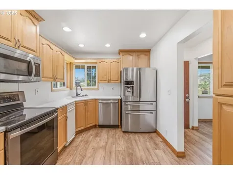7910 N Mckenna Avenue Portland OR 97203