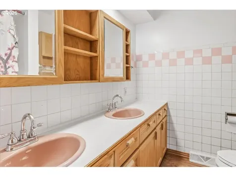 7910 N Mckenna Avenue Portland OR 97203