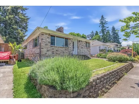 7910 N Mckenna Avenue Portland OR 97203