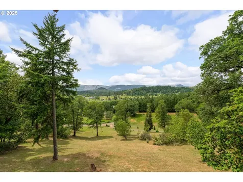322 Monta Vista Lane Roseburg OR 97471