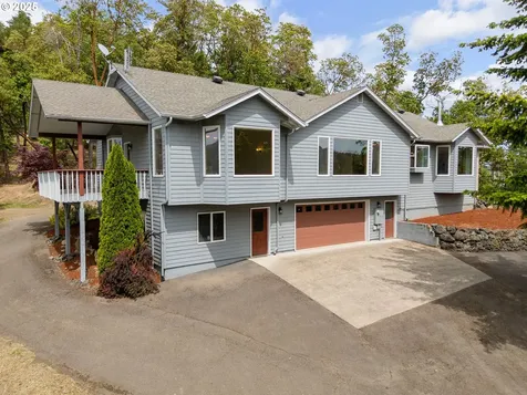 322 Monta Vista Lane Roseburg OR 97471