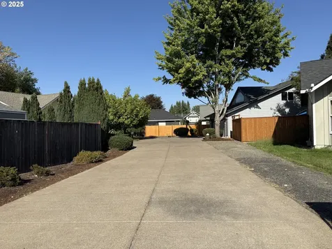 3933 Dorchester Lane Eugene OR 97404