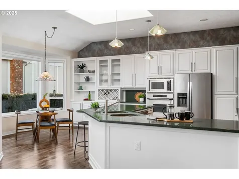 2001 Bay Meadows Drive West Linn OR 97068