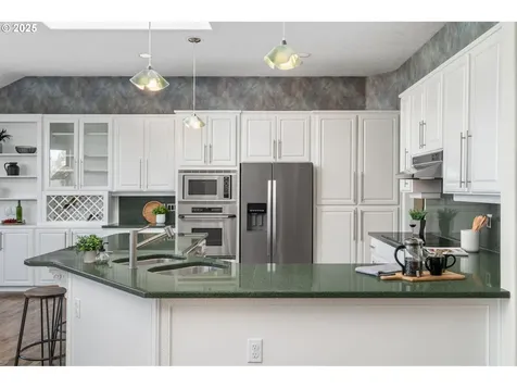 2001 Bay Meadows Drive West Linn OR 97068