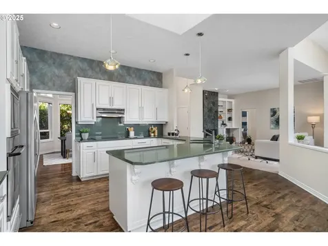 2001 Bay Meadows Drive West Linn OR 97068