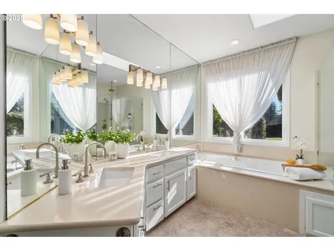 2001 Bay Meadows Drive West Linn OR 97068