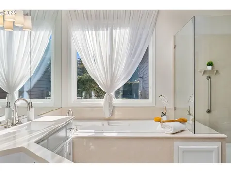 2001 Bay Meadows Drive West Linn OR 97068