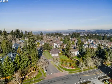 2001 Bay Meadows Drive West Linn OR 97068