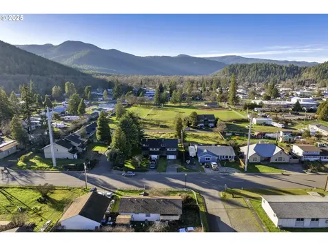 76330 Rainbow Street Oakridge OR 97463