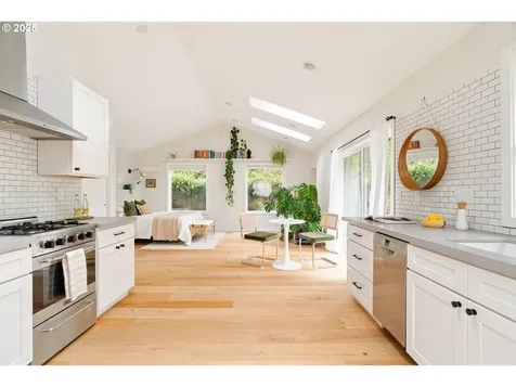 8160 SW 41st Avenue Portland OR 97219