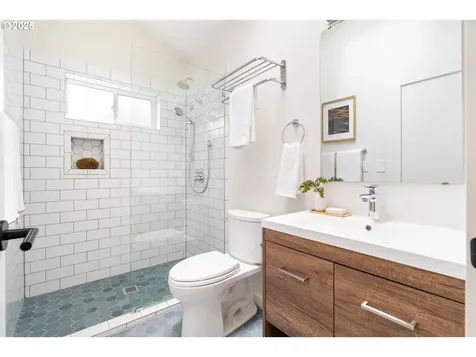 8160 SW 41st Avenue Portland OR 97219