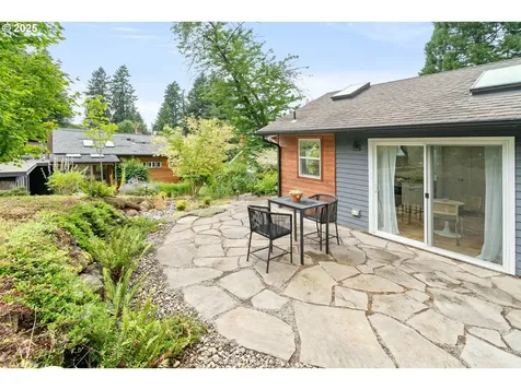 8160 SW 41st Avenue Portland OR 97219