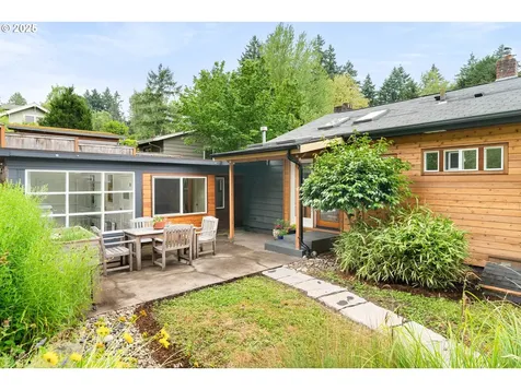 8160 SW 41st Avenue Portland OR 97219