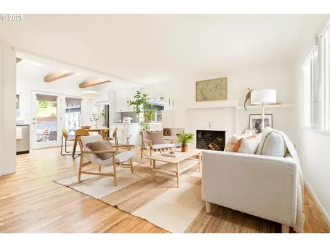 8160 SW 41st Avenue Portland OR 97219