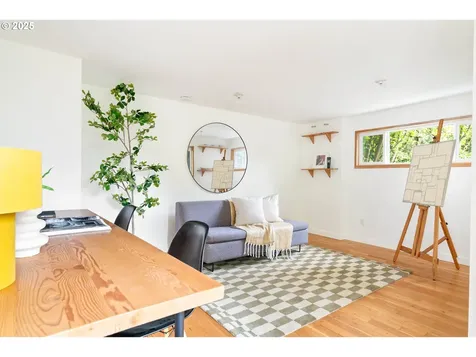 8160 SW 41st Avenue Portland OR 97219