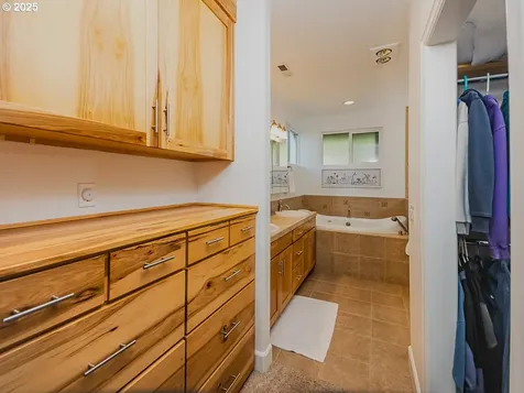 4306 NW 121st Circle Vancouver WA 98685