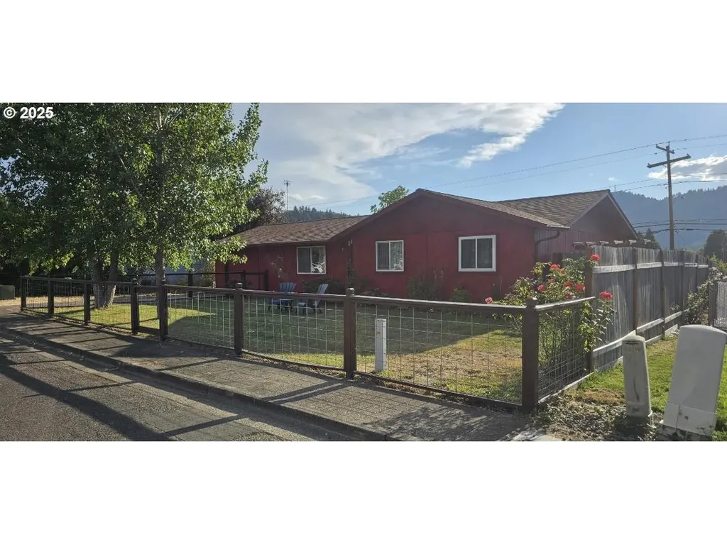 208 NE Darcie Way Myrtle Creek OR 97457