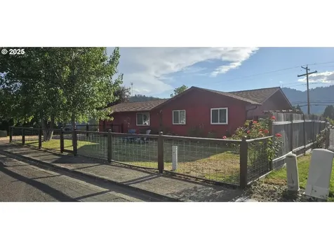 208 NE Darcie Way Myrtle Creek OR 97457