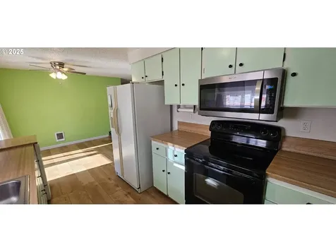208 NE Darcie Way Myrtle Creek OR 97457