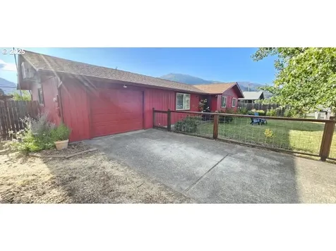 208 NE Darcie Way Myrtle Creek OR 97457