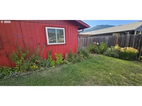 208 NE Darcie Way Myrtle Creek OR 97457