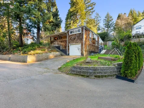 9208 SW 44th Avenue Portland OR 97219