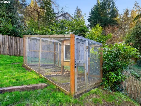 9208 SW 44th Avenue Portland OR 97219
