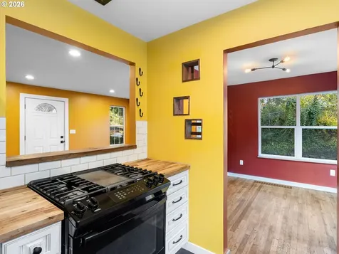 9208 SW 44th Avenue Portland OR 97219