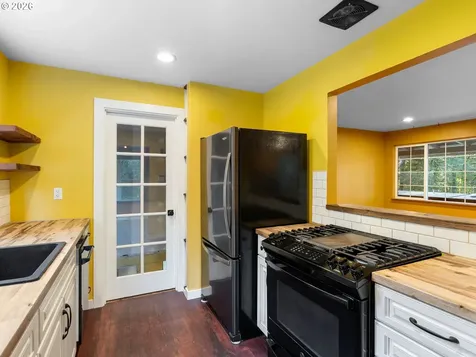 9208 SW 44th Avenue Portland OR 97219