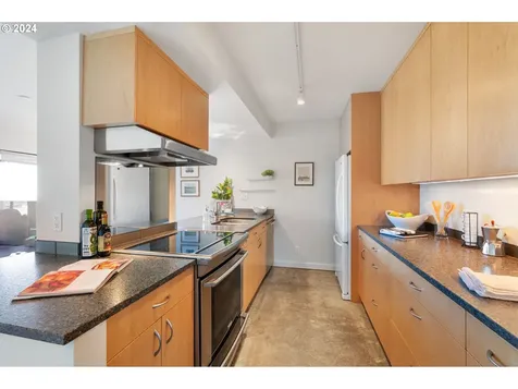 2221 SW 1st Avenue Portland OR 97201