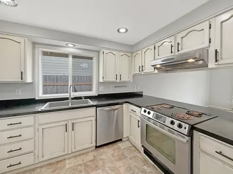 573 SE 73rd Avenue Hillsboro OR 97123