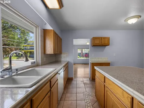 1435 NE Buffalo Street Portland OR 97211