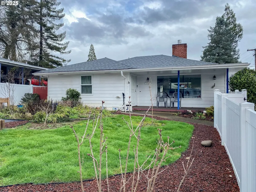 1811 NW Dogwood Street Roseburg OR 97471