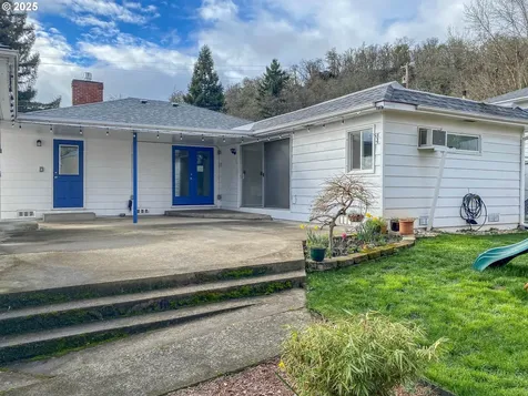 1811 NW Dogwood Street Roseburg OR 97471