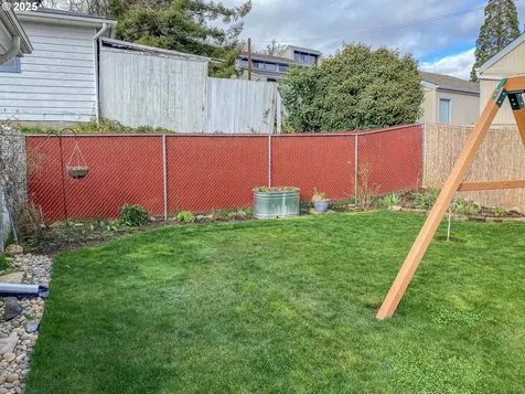 1811 NW Dogwood Street Roseburg OR 97471
