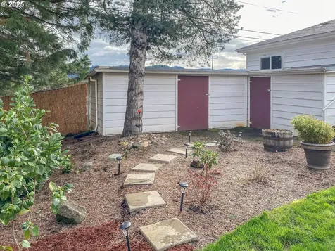 1811 NW Dogwood Street Roseburg OR 97471