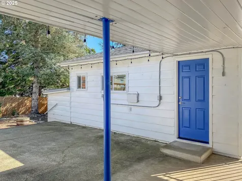 1811 NW Dogwood Street Roseburg OR 97471