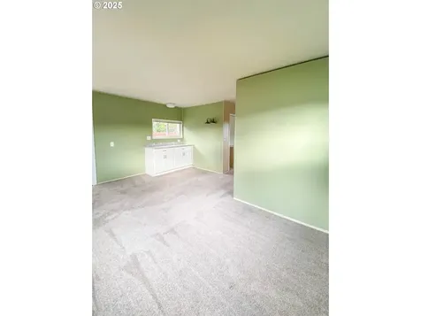 1811 NW Dogwood Street Roseburg OR 97471