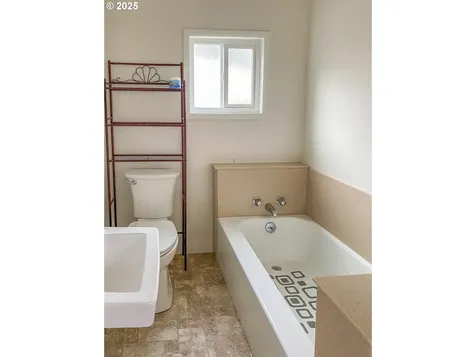 1811 NW Dogwood Street Roseburg OR 97471