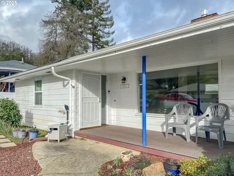 1811 NW Dogwood Street Roseburg OR 97471