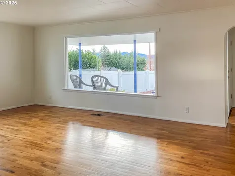 1811 NW Dogwood Street Roseburg OR 97471
