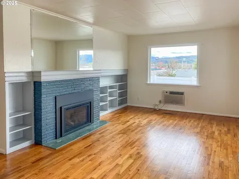 1811 NW Dogwood Street Roseburg OR 97471