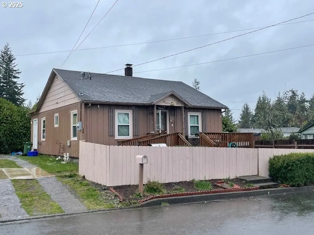 3470 Chester Street North Bend OR 97459