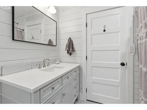 5801 NE Abbey Road Carlton OR 97111