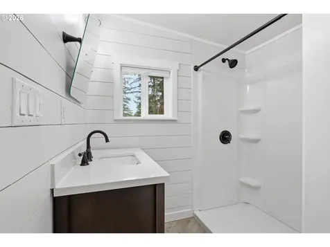 5801 NE Abbey Road Carlton OR 97111