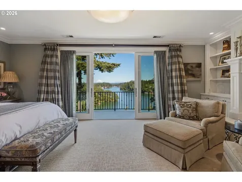 15599 Village Drive Lake Oswego OR 97034