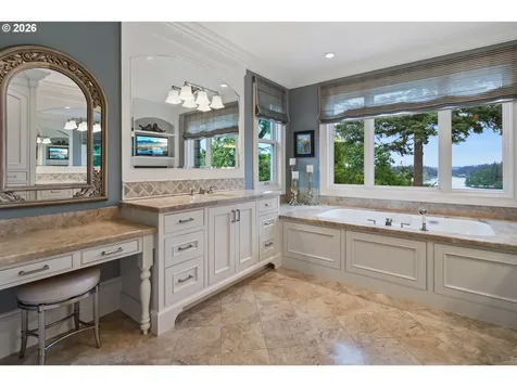15599 Village Drive Lake Oswego OR 97034