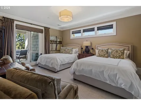 15599 Village Drive Lake Oswego OR 97034