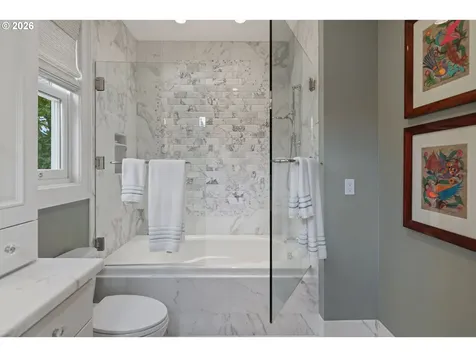 15599 Village Drive Lake Oswego OR 97034
