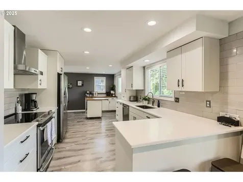 1736 Regency Street West Linn OR 97068